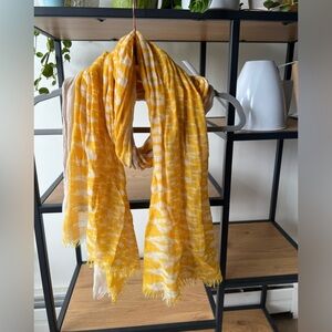 Banana Republic Yellos Scarf/Wrap